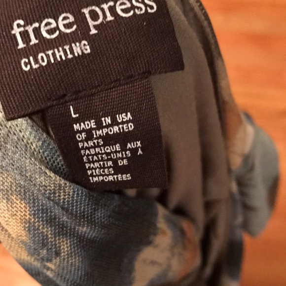 A gorgeous blouse. - Picture 3 of 7